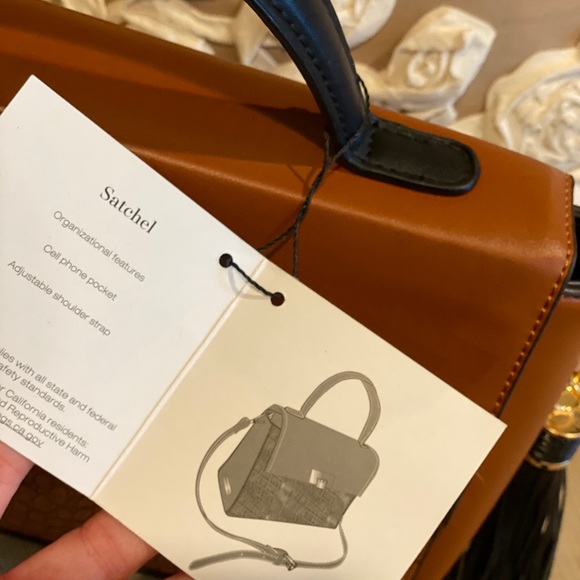 🆕 Adrienne Vittadini Instinct Collection Satchel - Picture 10 of 10